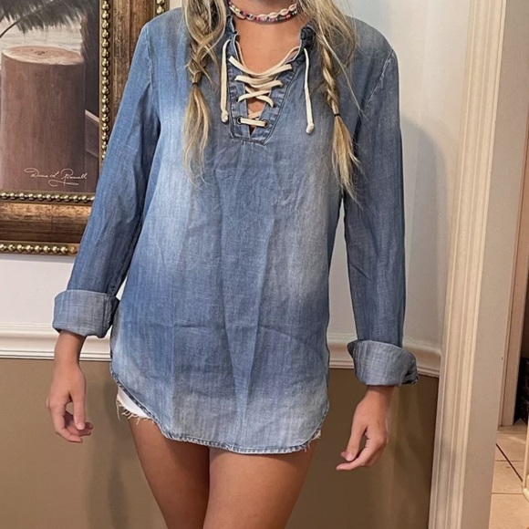 Anthropologie Cloth & Stone Chambray Top. - Picture 4 of 11